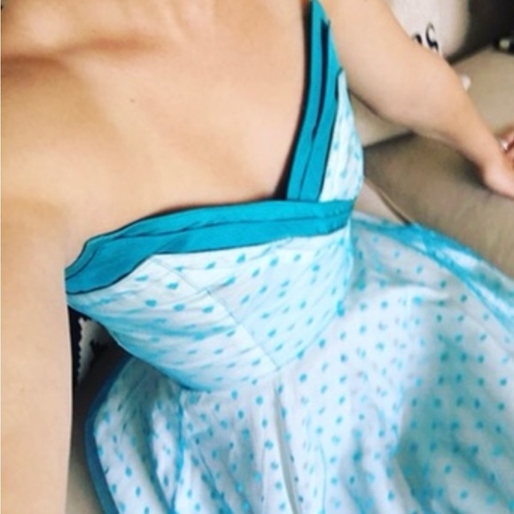 Vintage Blue strapless gown with fully lined fabric and flowing hem - Picture 2 of 8